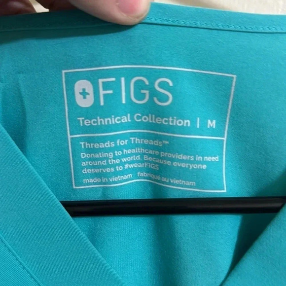 EUC Turquoise FIGS Technical Collection Double Pocket Scrub Top - Picture 3 of 5
